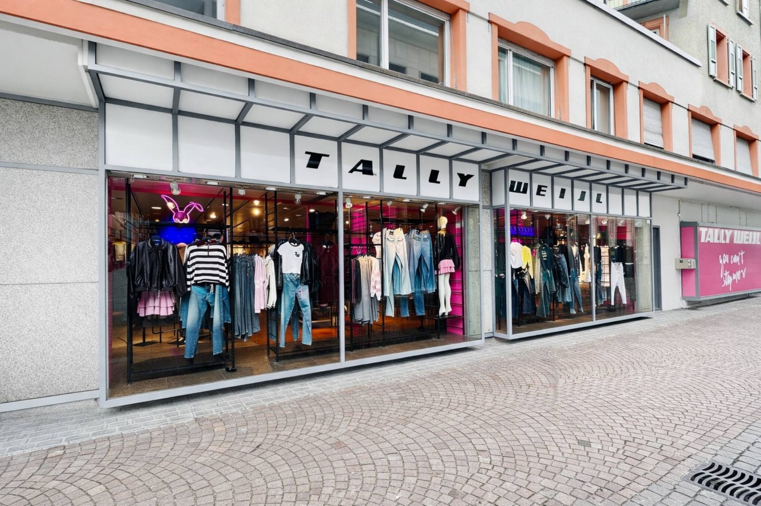 570m² arcade