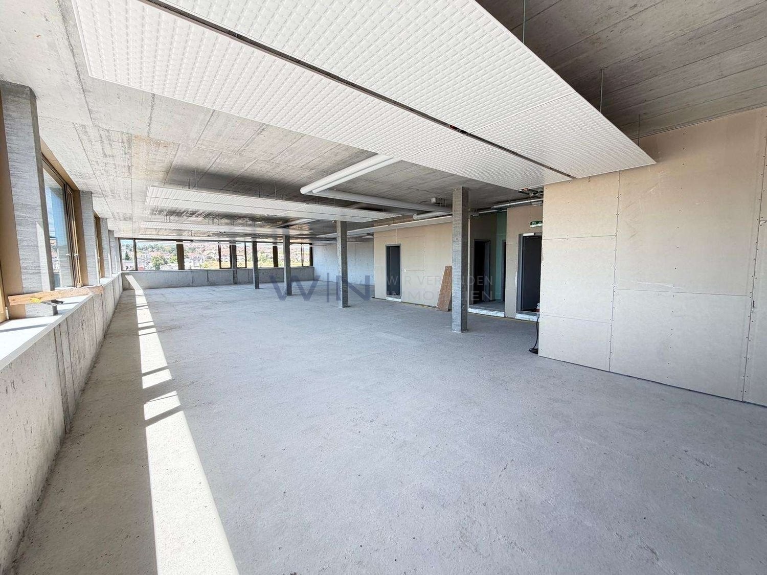 1100m² office