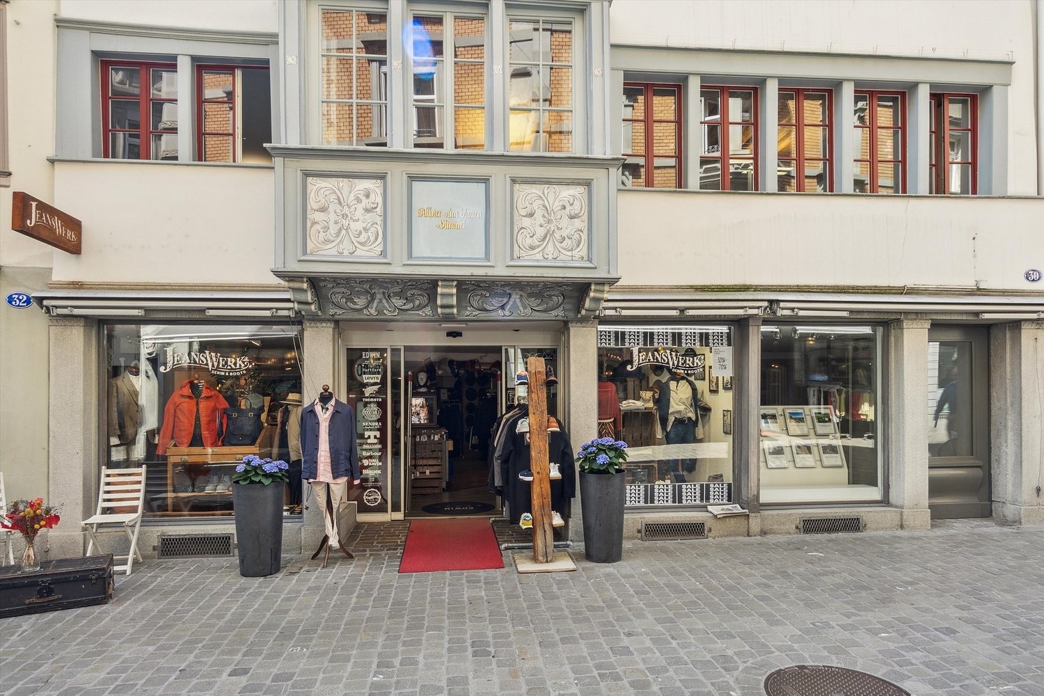 130m² shop, photo 2 of 10