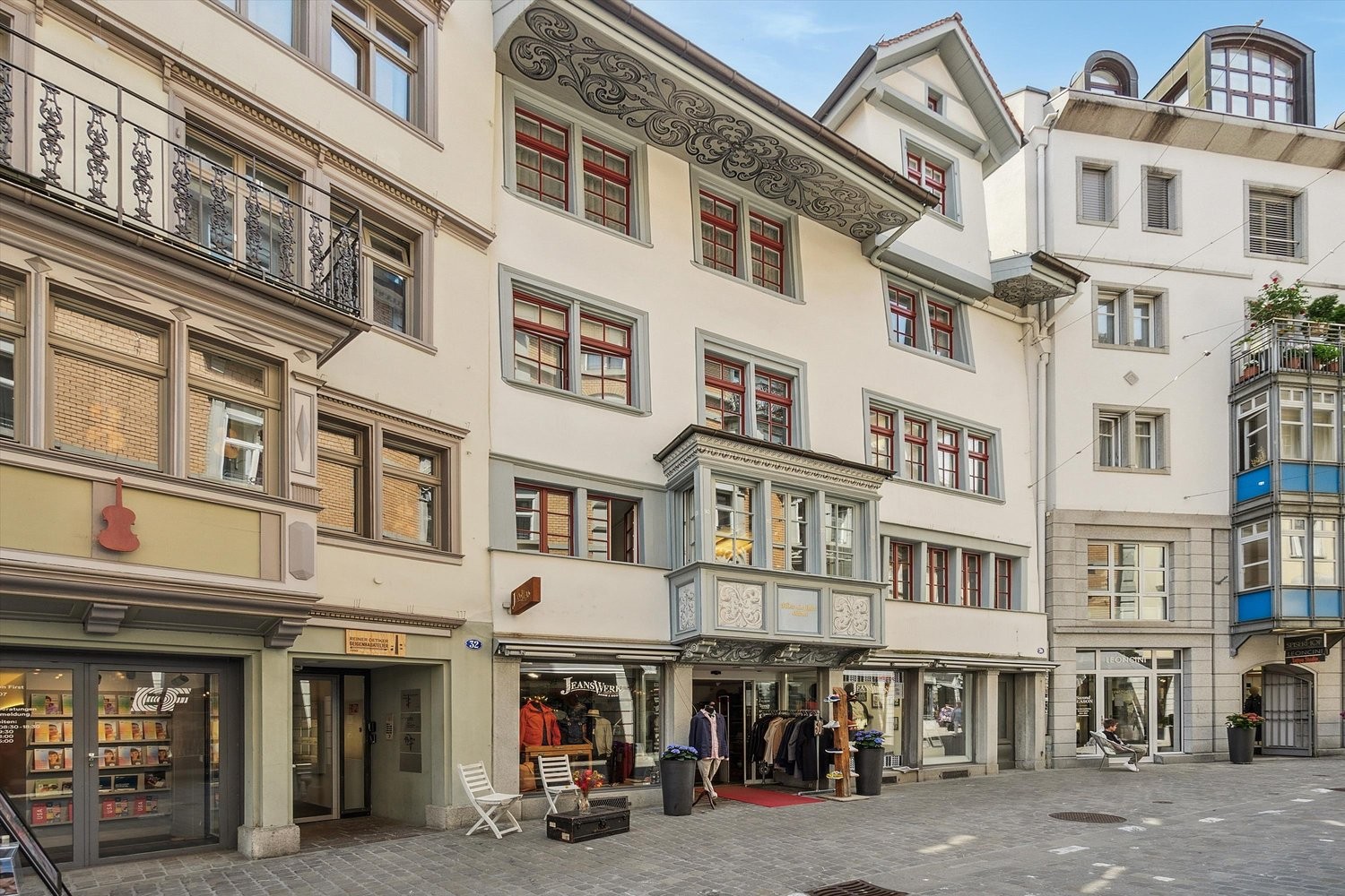 130m² shop, photo 1 of 10