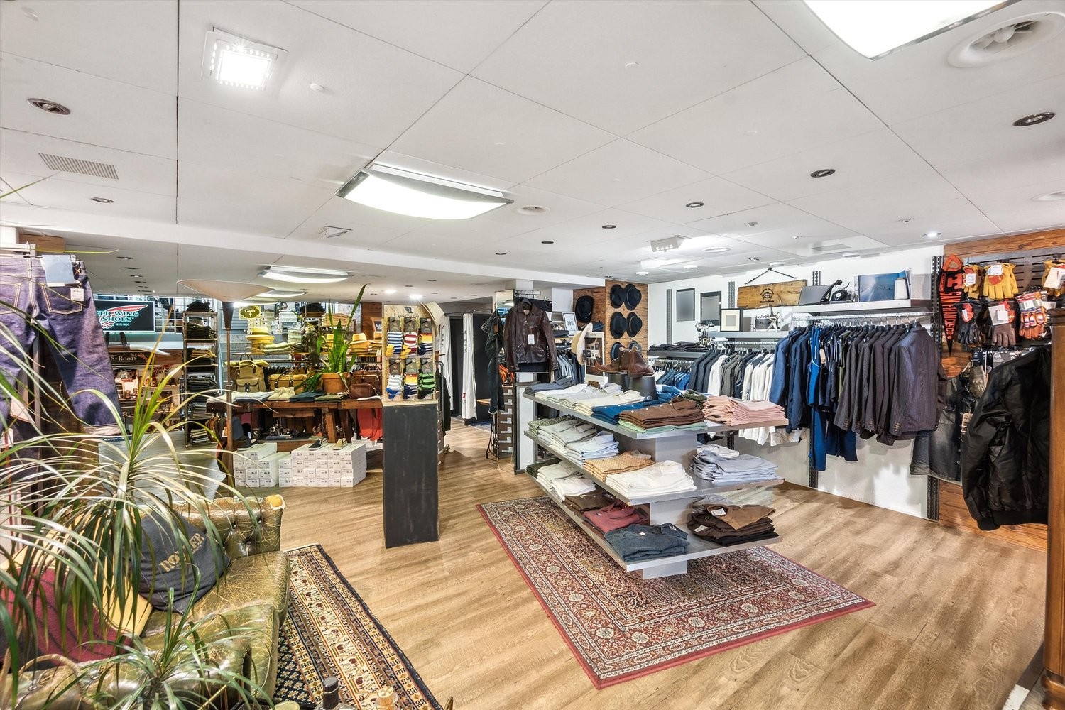 130m² shop, photo 3 of 10