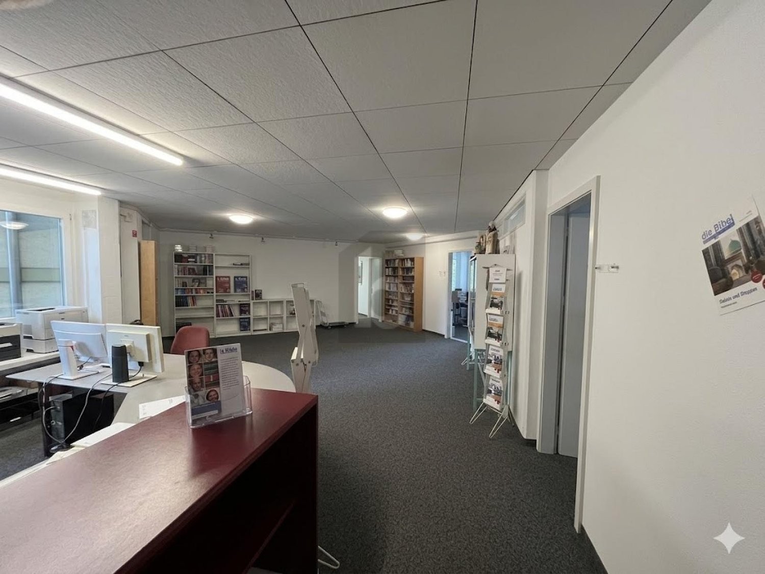 430m² office, photo 1 of 4