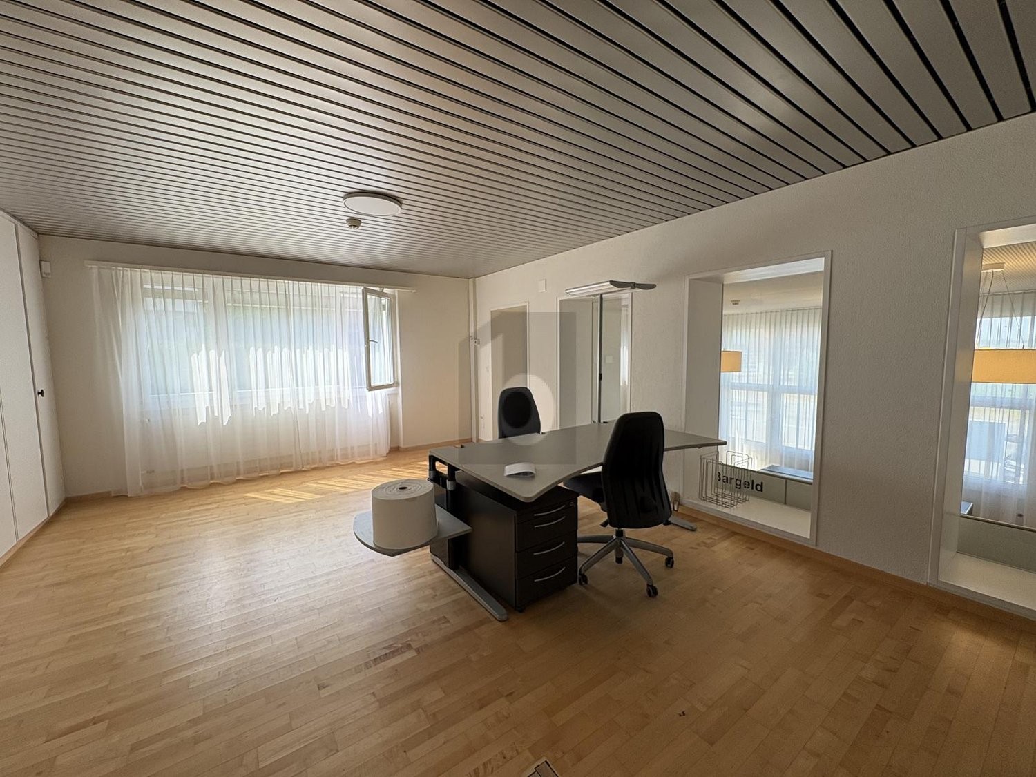 380m² office, photo 3 of 4