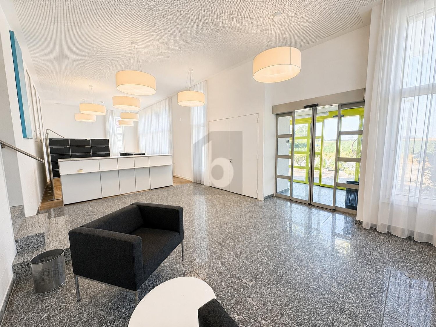 380m² office, photo 1 of 4