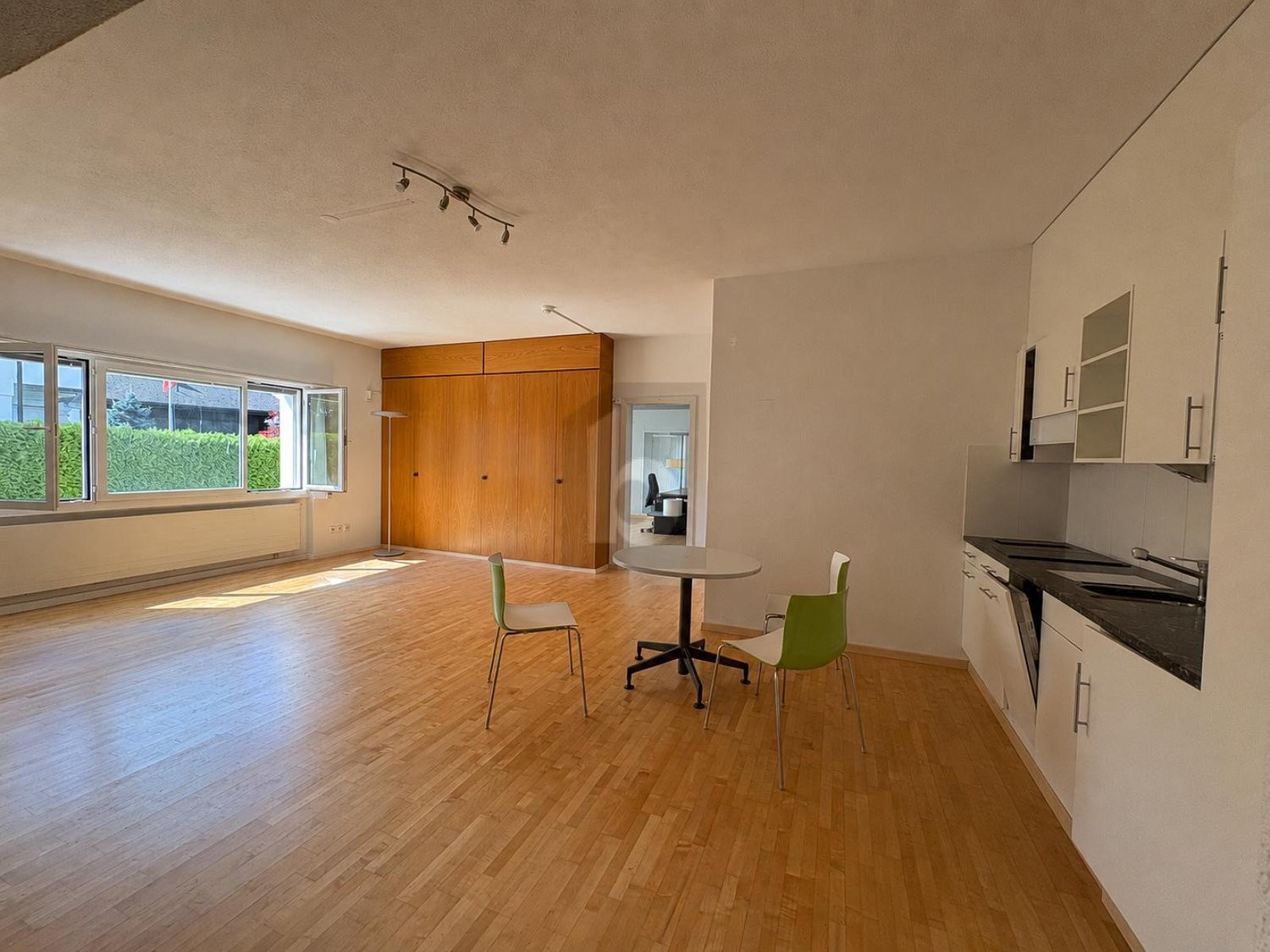 380m² office, photo 2 of 4