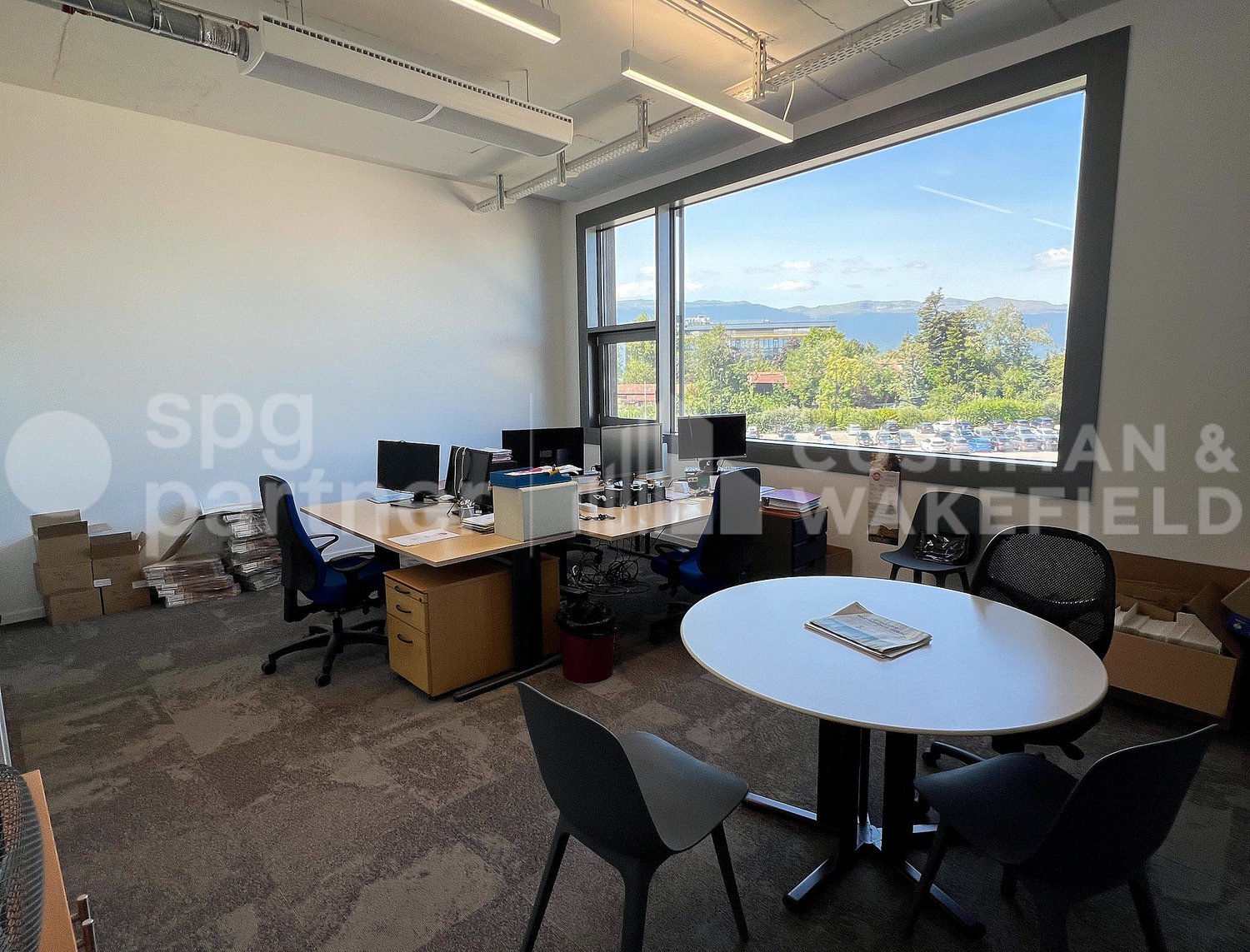 298m² office, photo 4 of 10