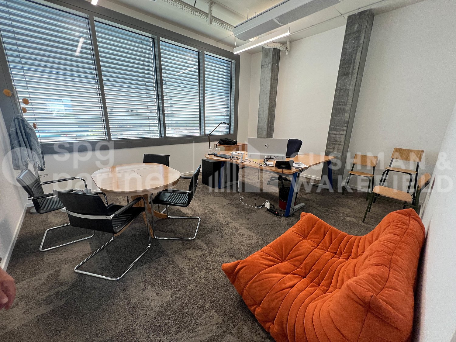 298m² office, photo 3 of 10