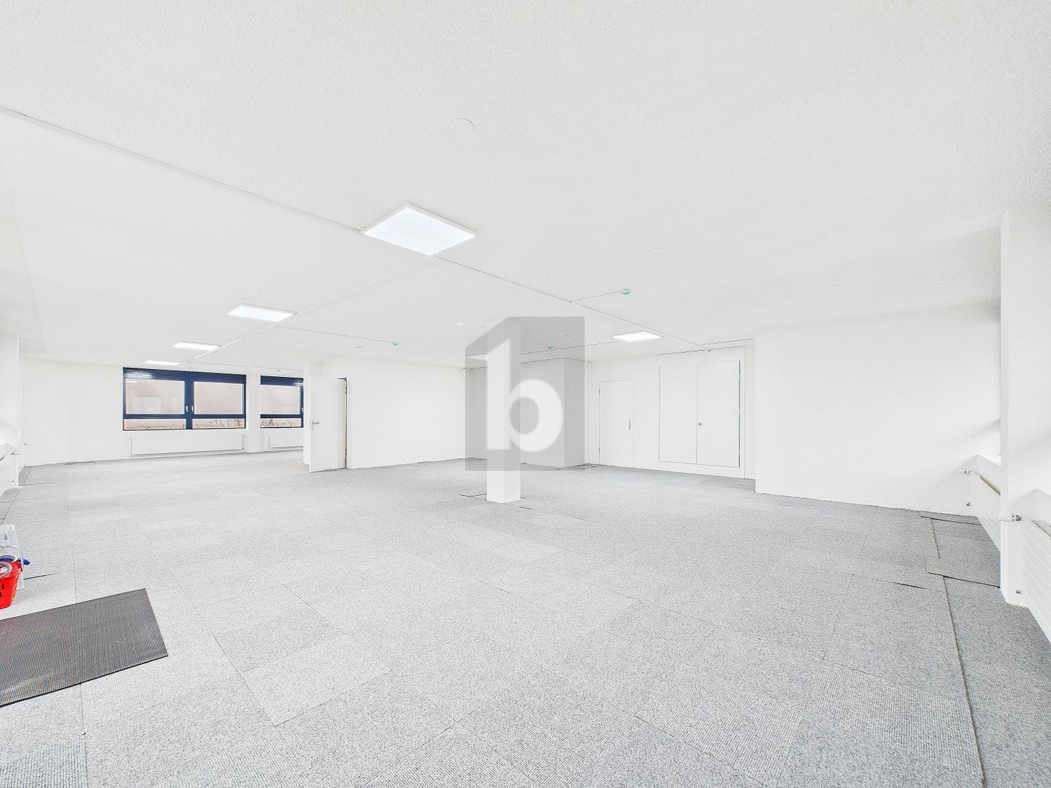 158m² shop, photo 3 of 4