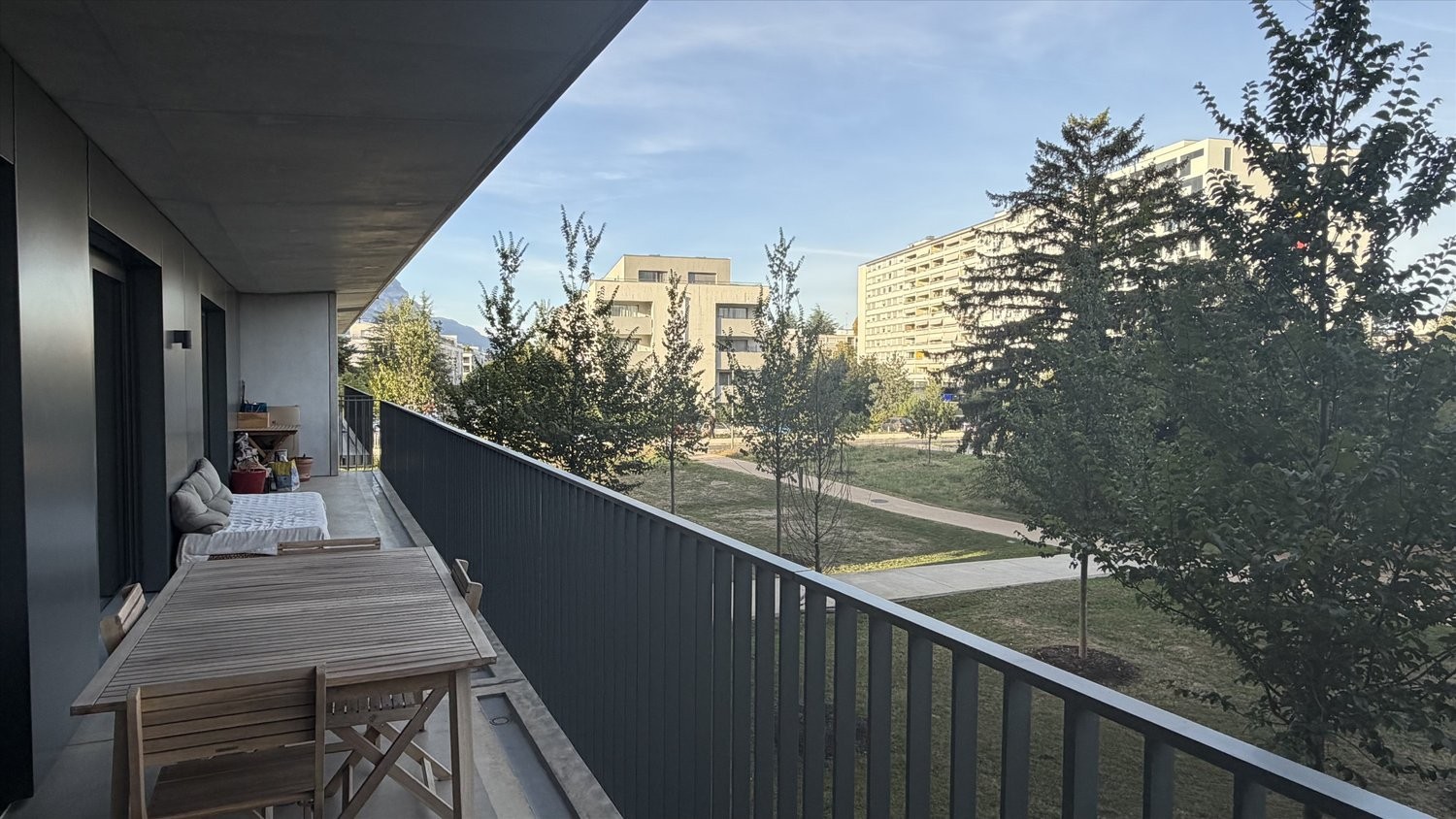 5 rooms apartment