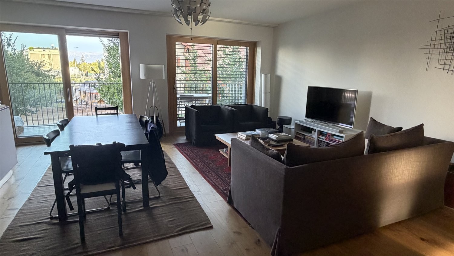 5 rooms apartment