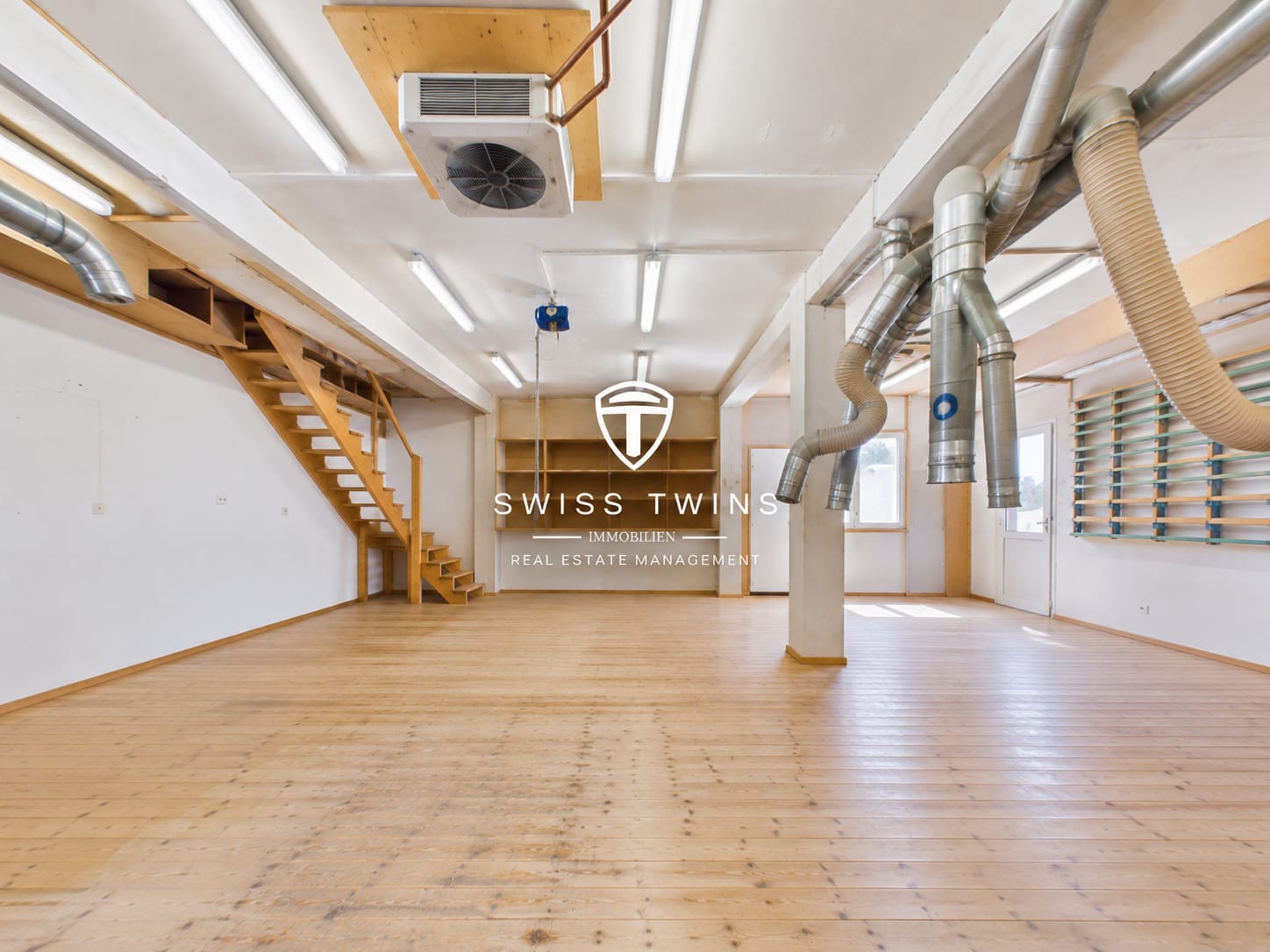 301m² workshop, photo 8 of 10