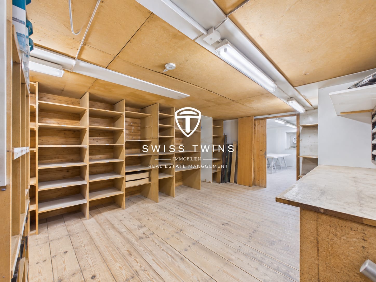 301m² workshop, photo 5 of 10