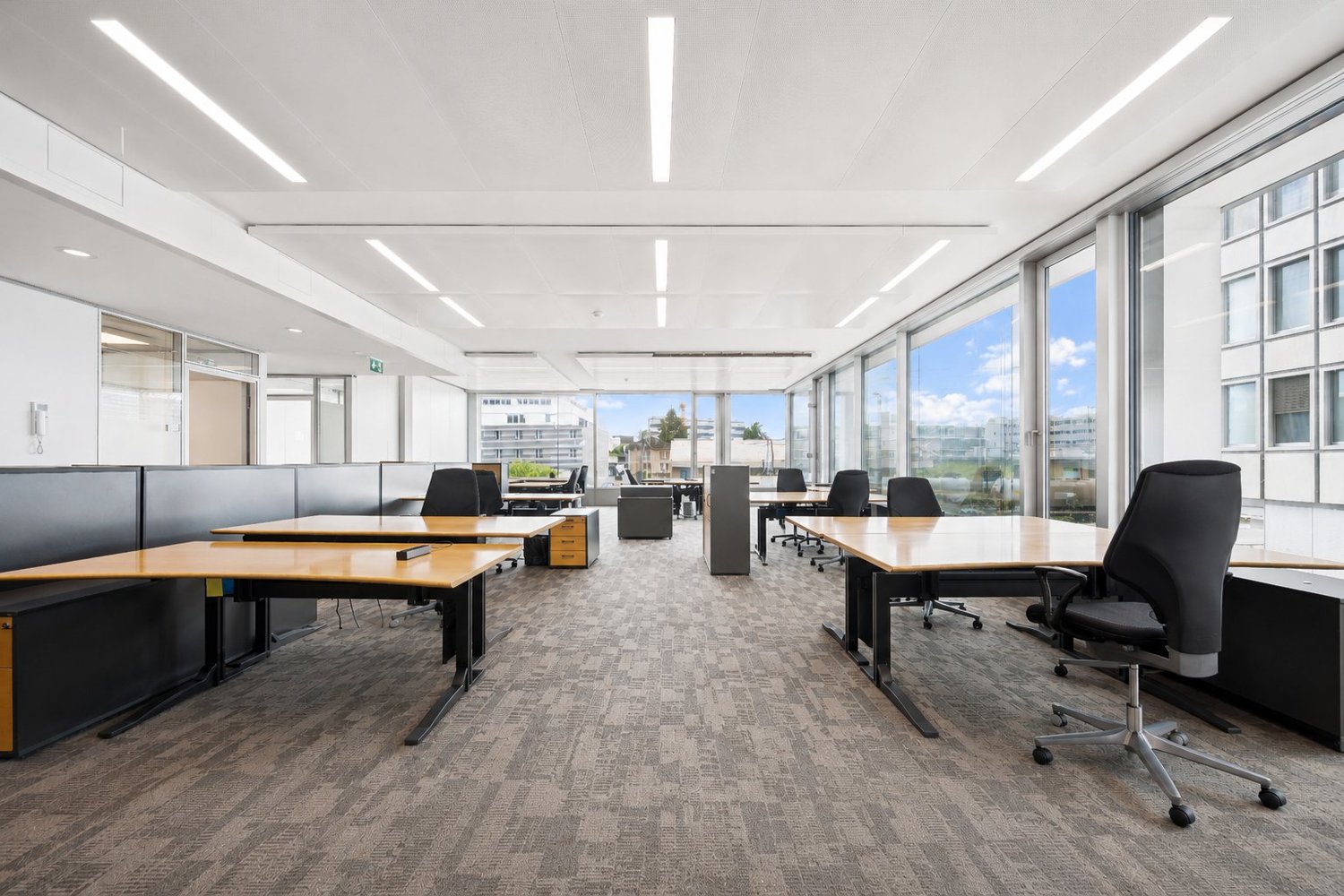 802m² office