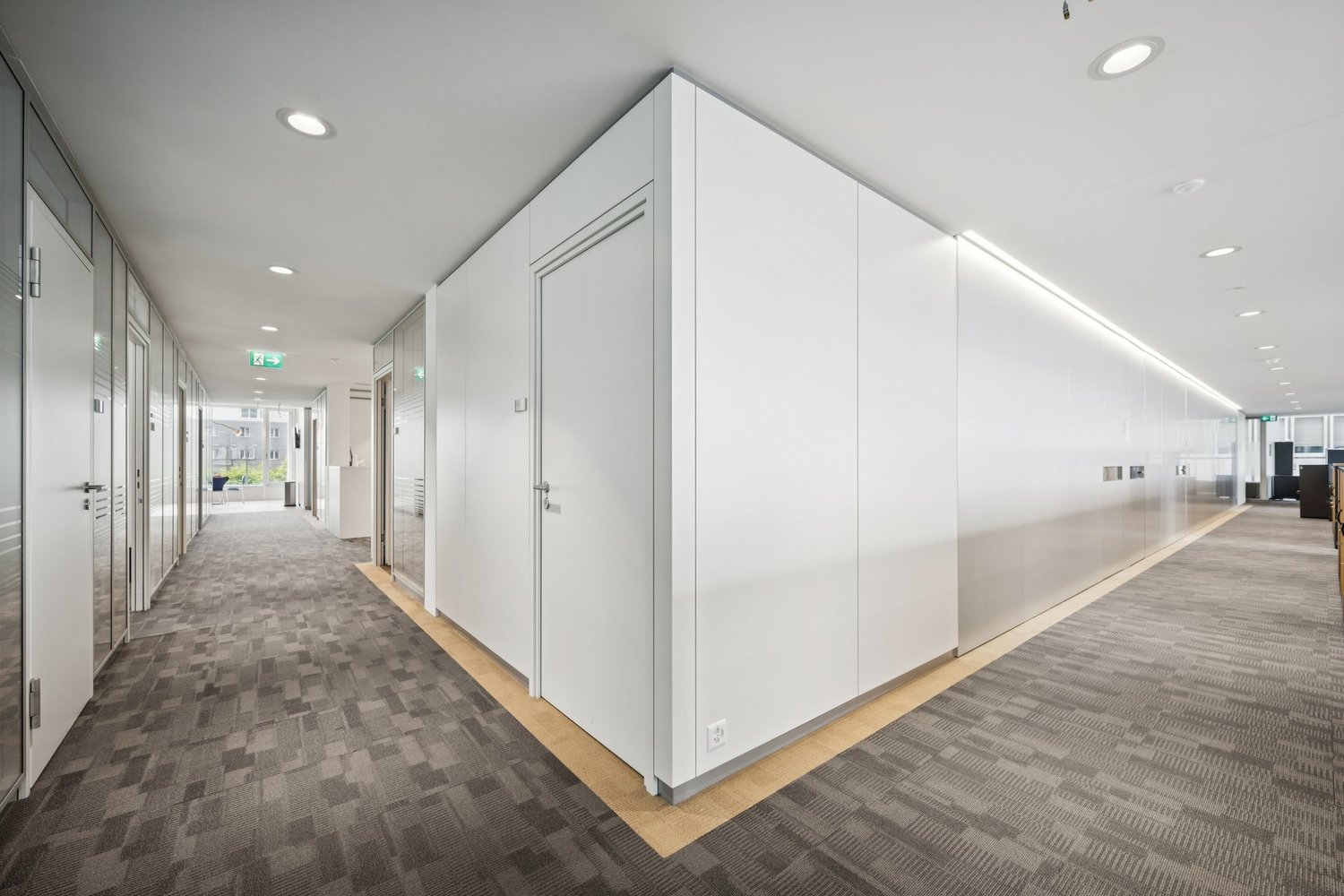 802m² office