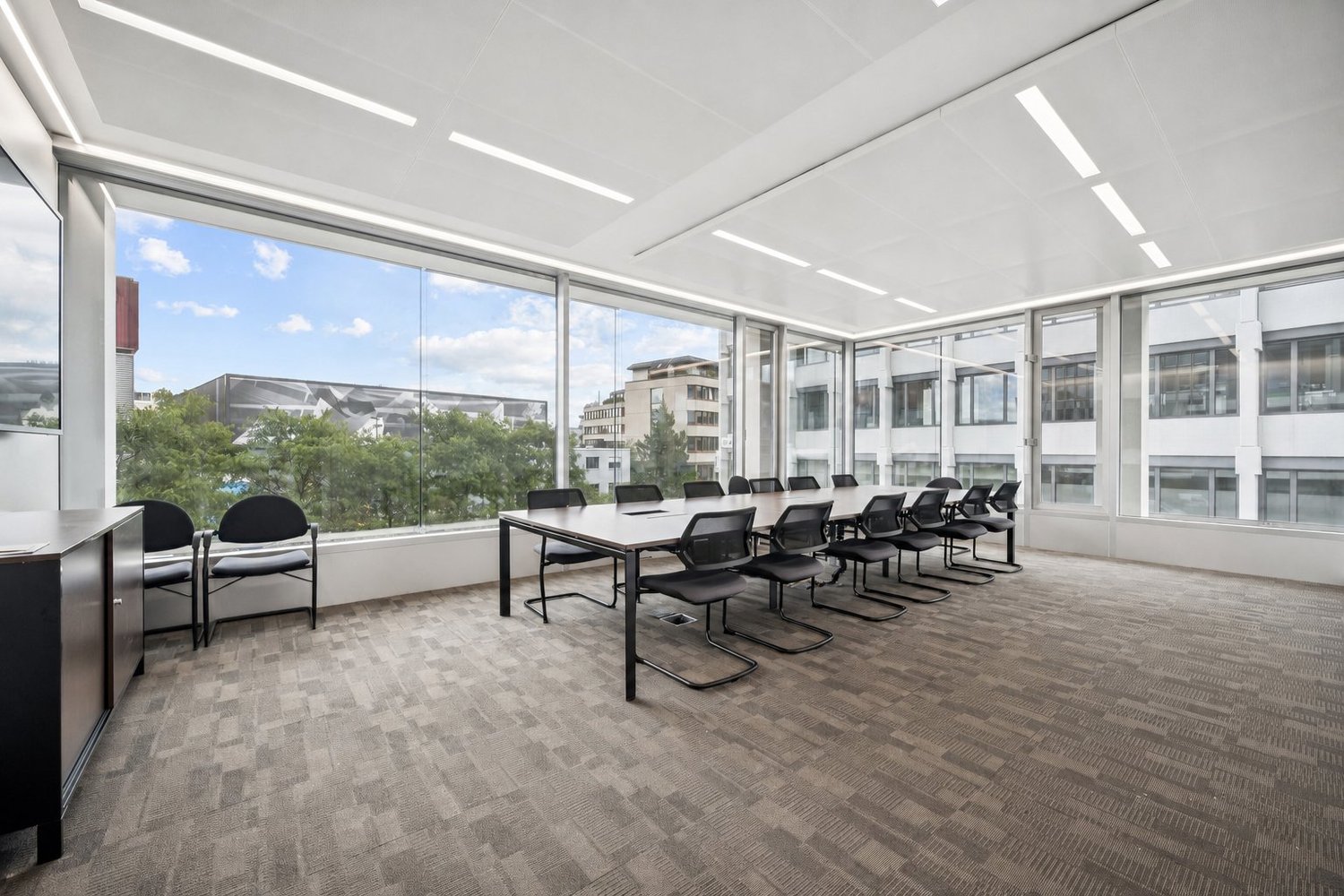 802m² office