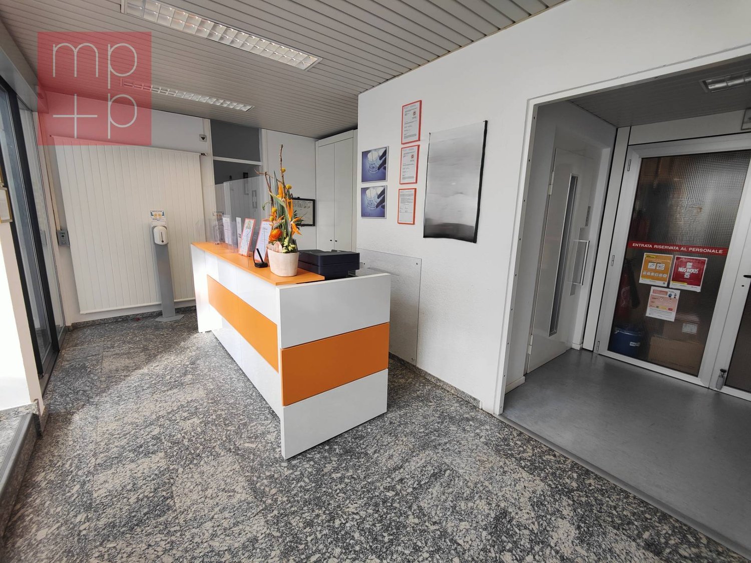 1324m² shop, photo 6 of 8