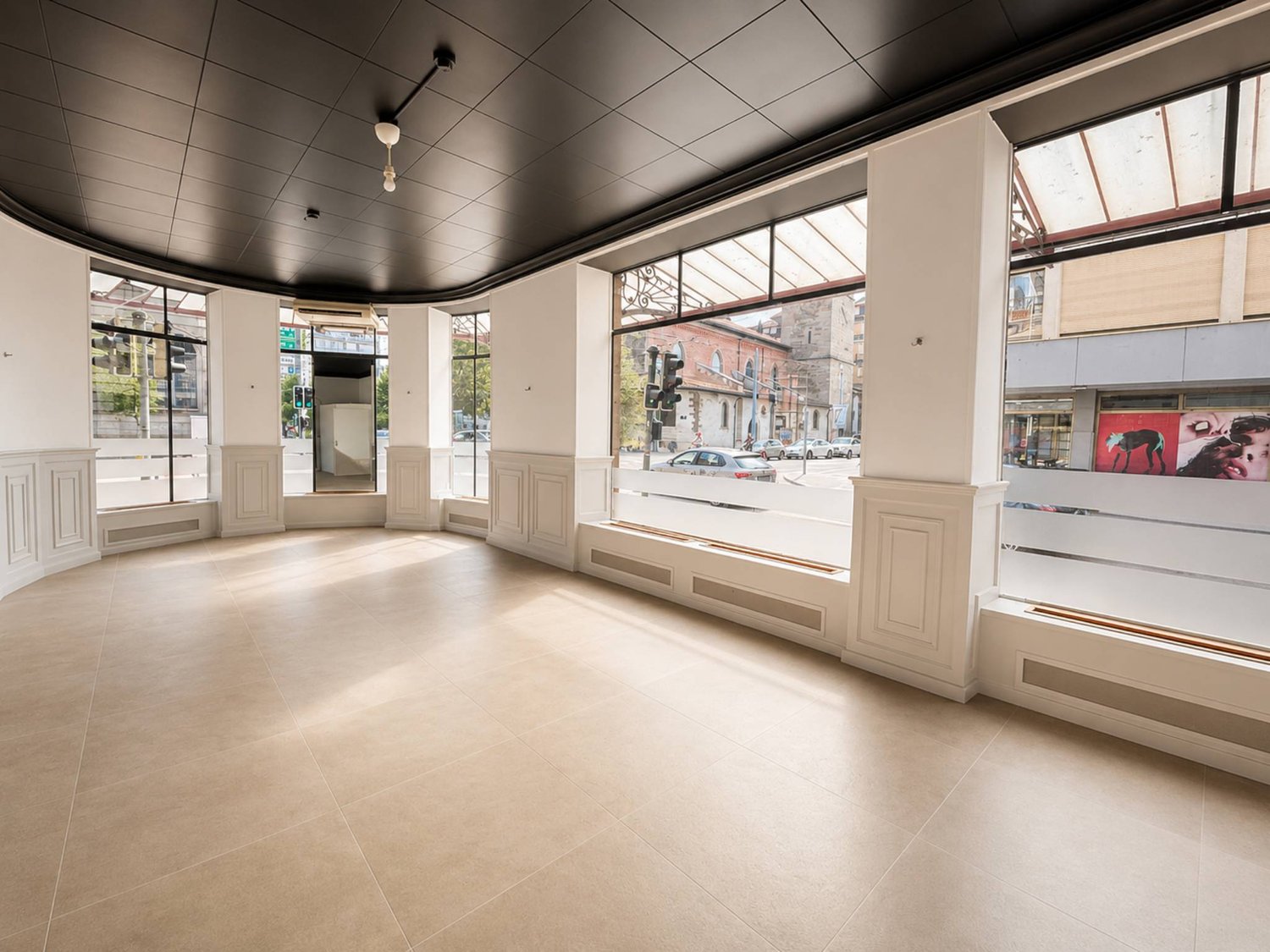 162m² arcade, photo 1 of 10
