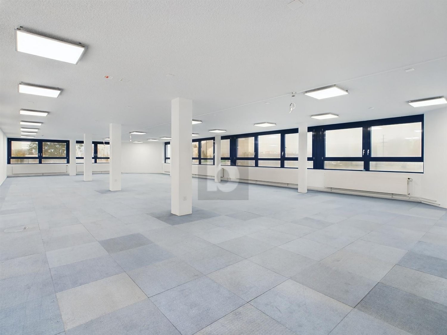 200m² office, photo 2 of 4