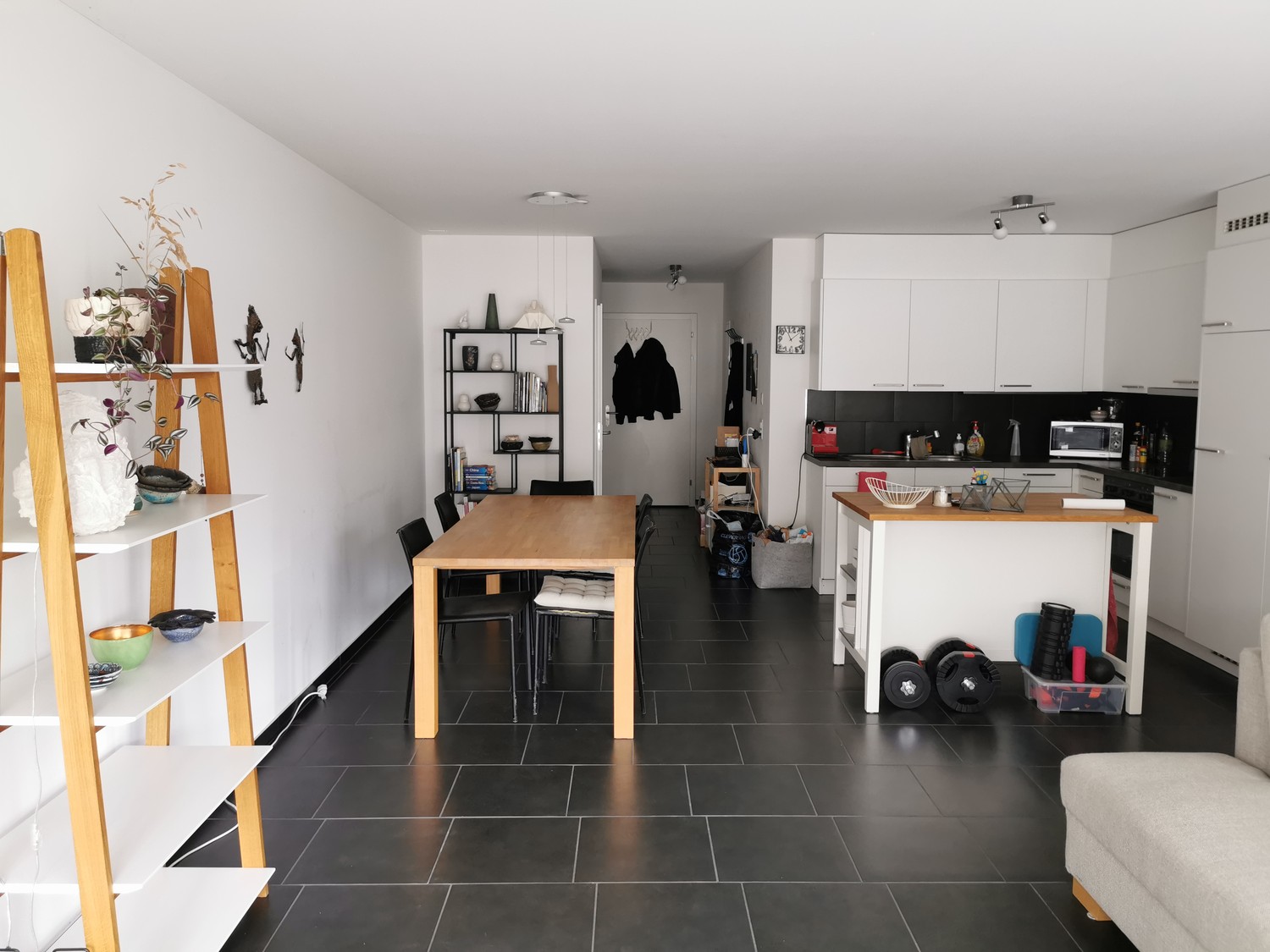 Furnished 3.5-room apartment for sublet in Zurich Schwamendingen–Stettbach, photo 3 of 10