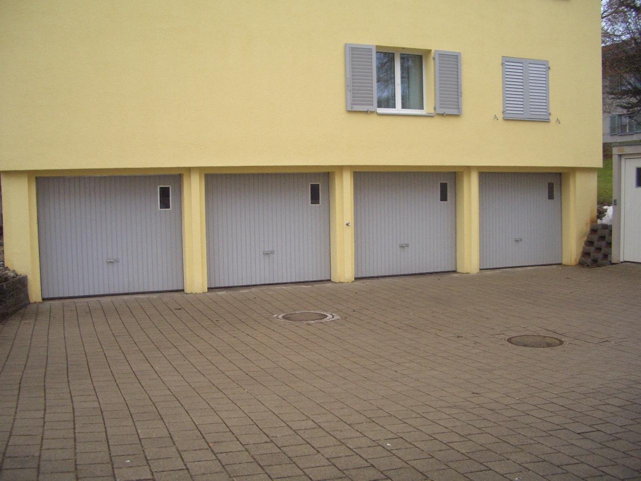 Single garage, photo 1 of 3