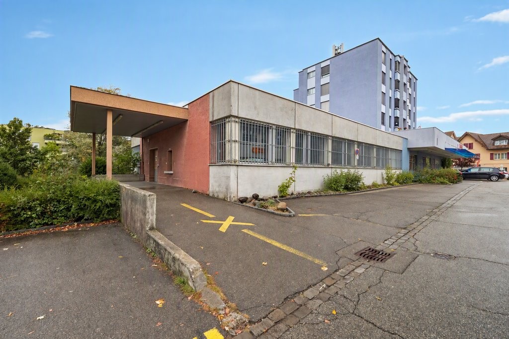 520m² shop