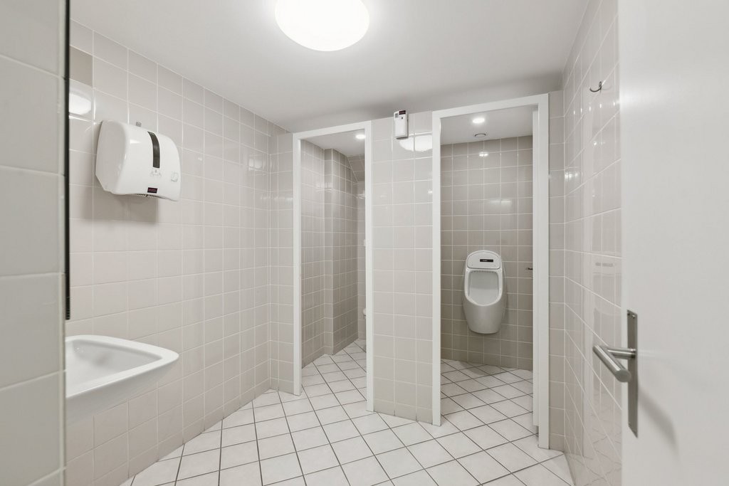 635m² office