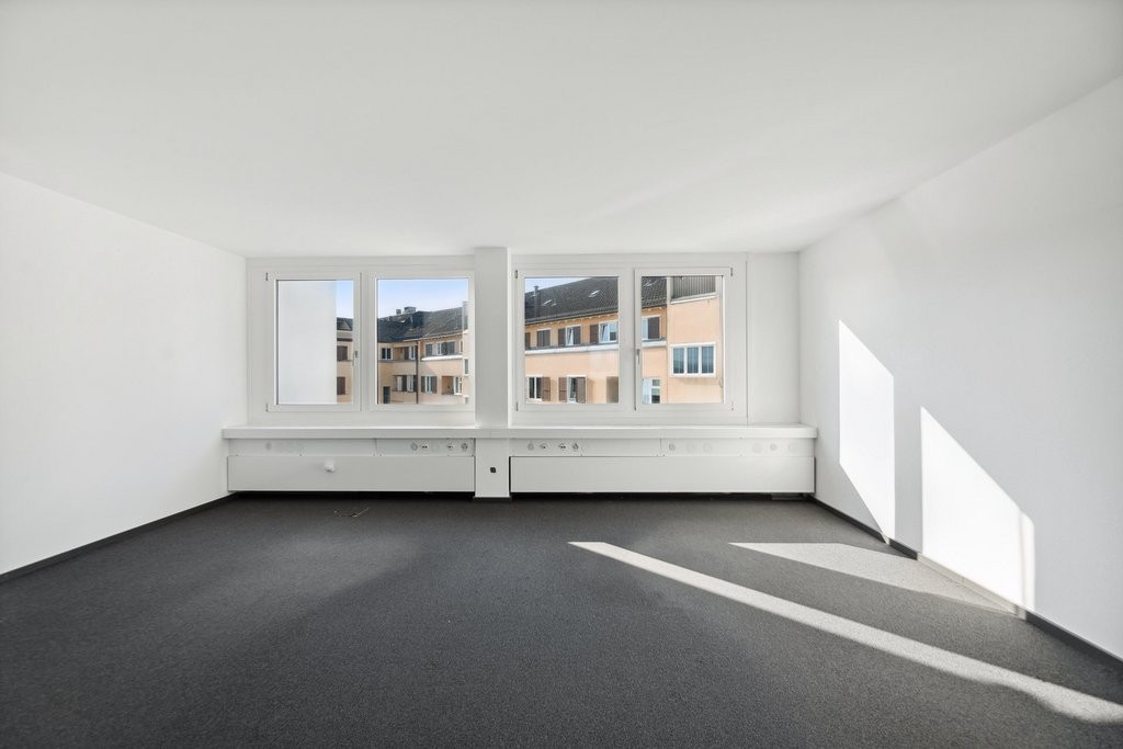 635m² office