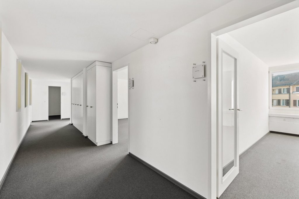 635m² office