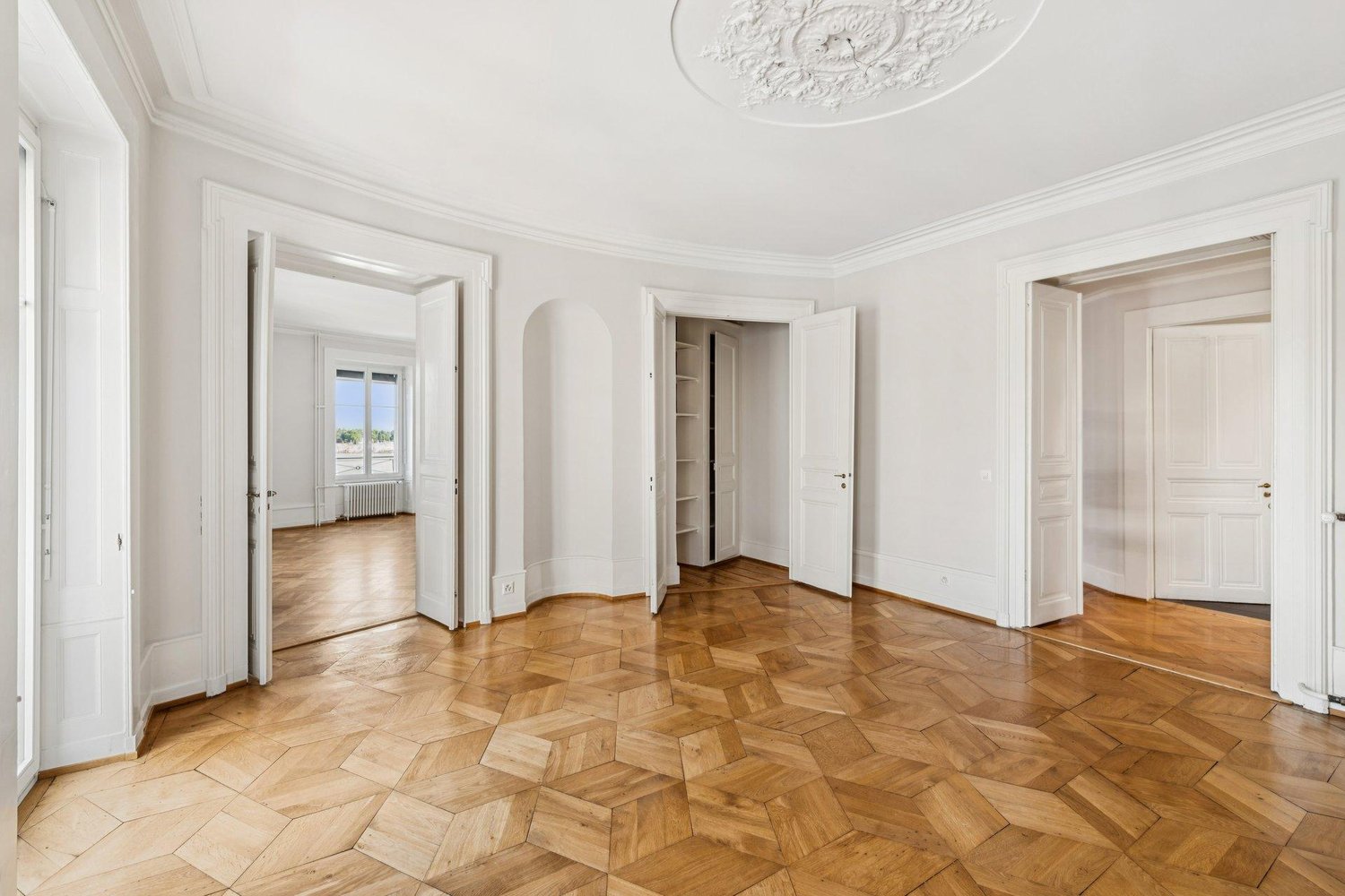 8 ½ rooms apartment