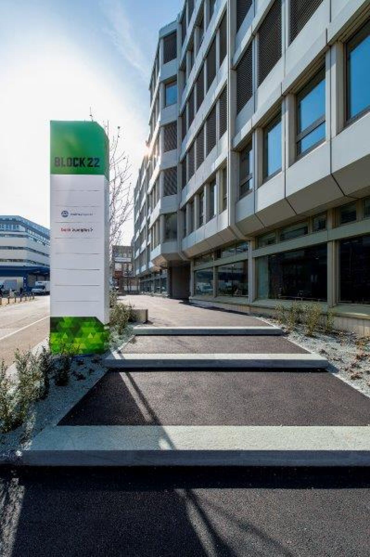 700m² office, photo 1 of 9