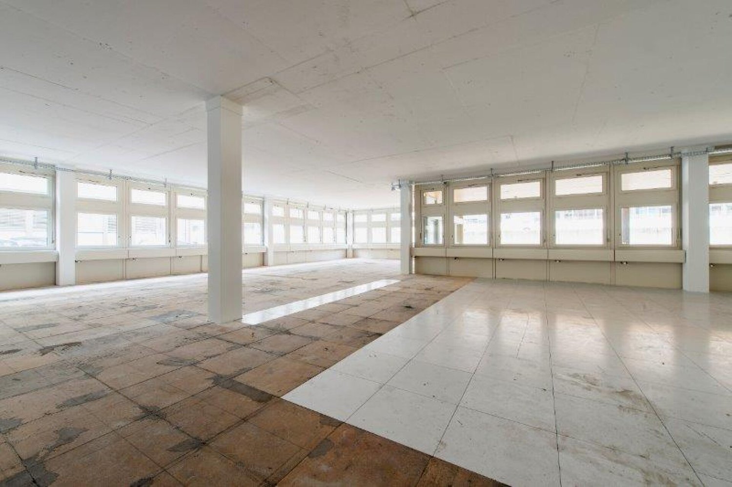 700m² office, photo 3 of 9