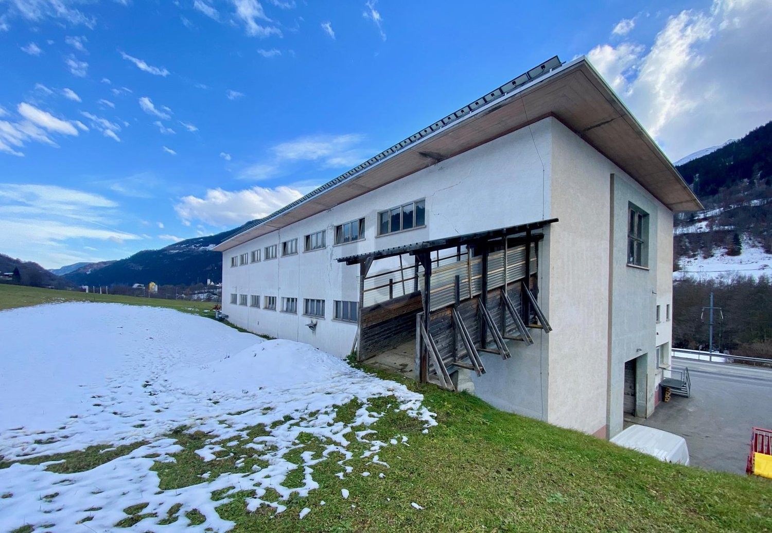 950m² industrial object, photo 2 of 4