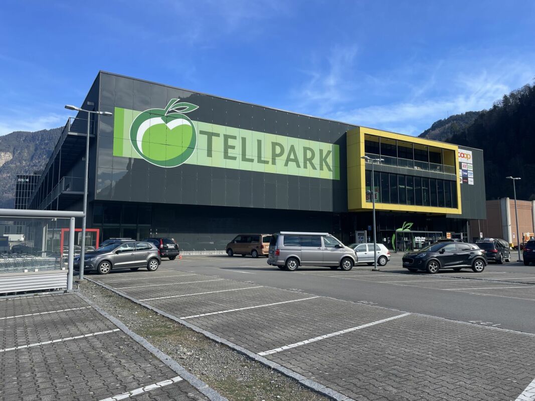 112m² shop, photo 1 of 4