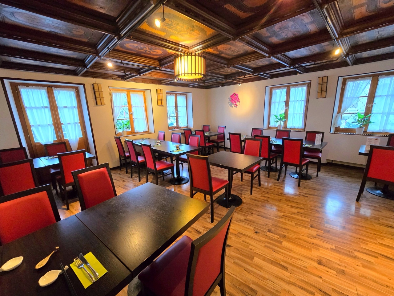 338m² restaurant, photo 2 of 7