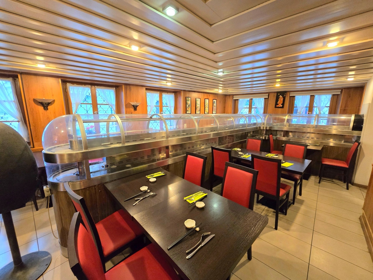 338m² restaurant, photo 3 of 7