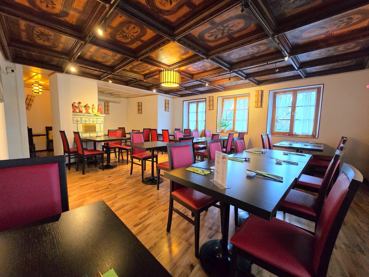 338m² restaurant, photo 1 of 7