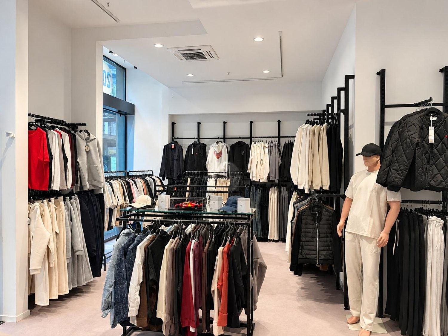 160m² shop
