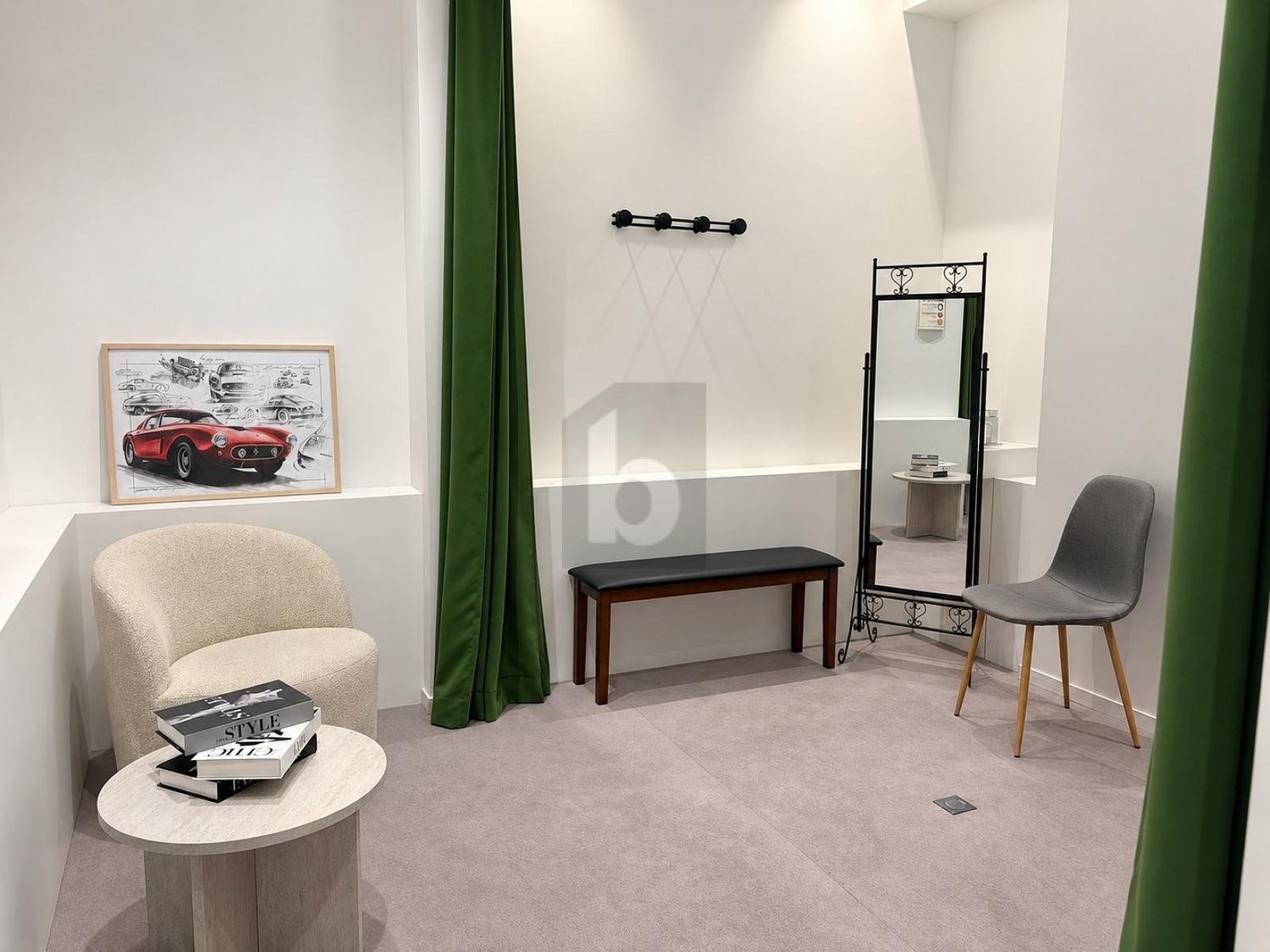 160m² shop