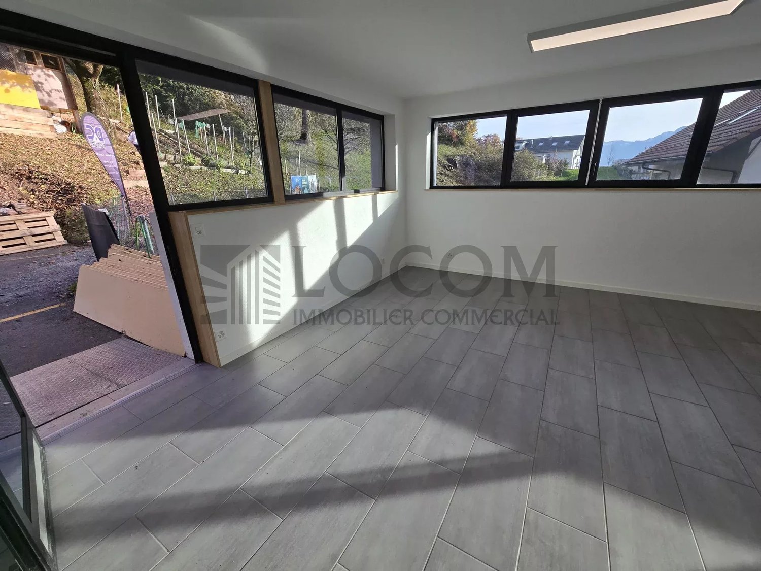 70m² shop, photo 5 of 10