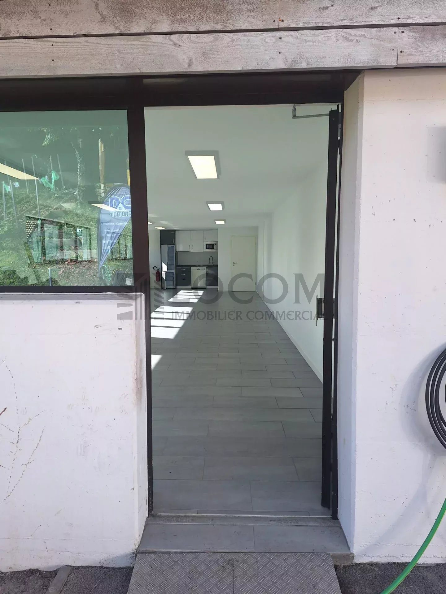 70m² shop, photo 8 of 10