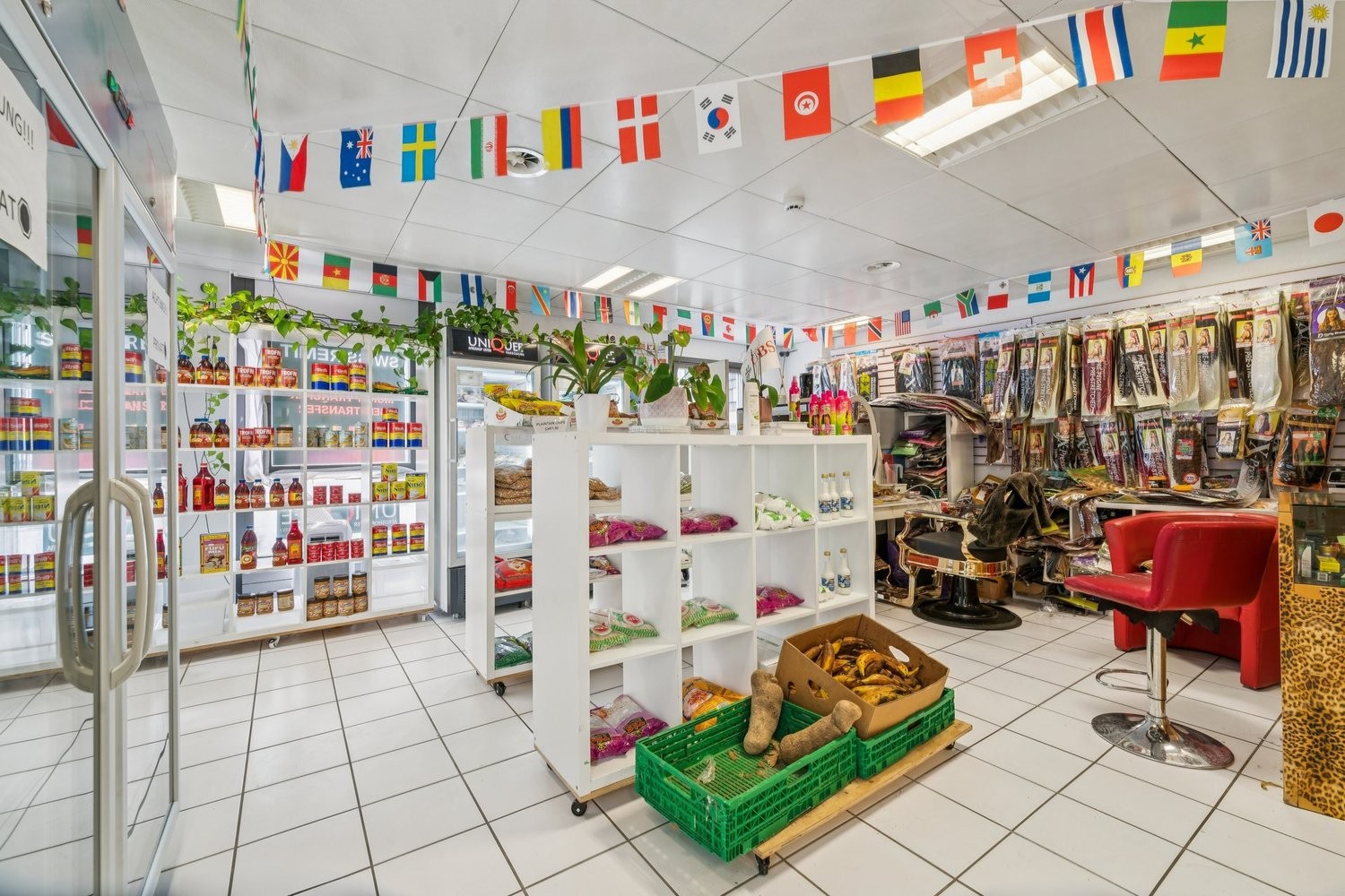47m² shop, photo 3 of 5