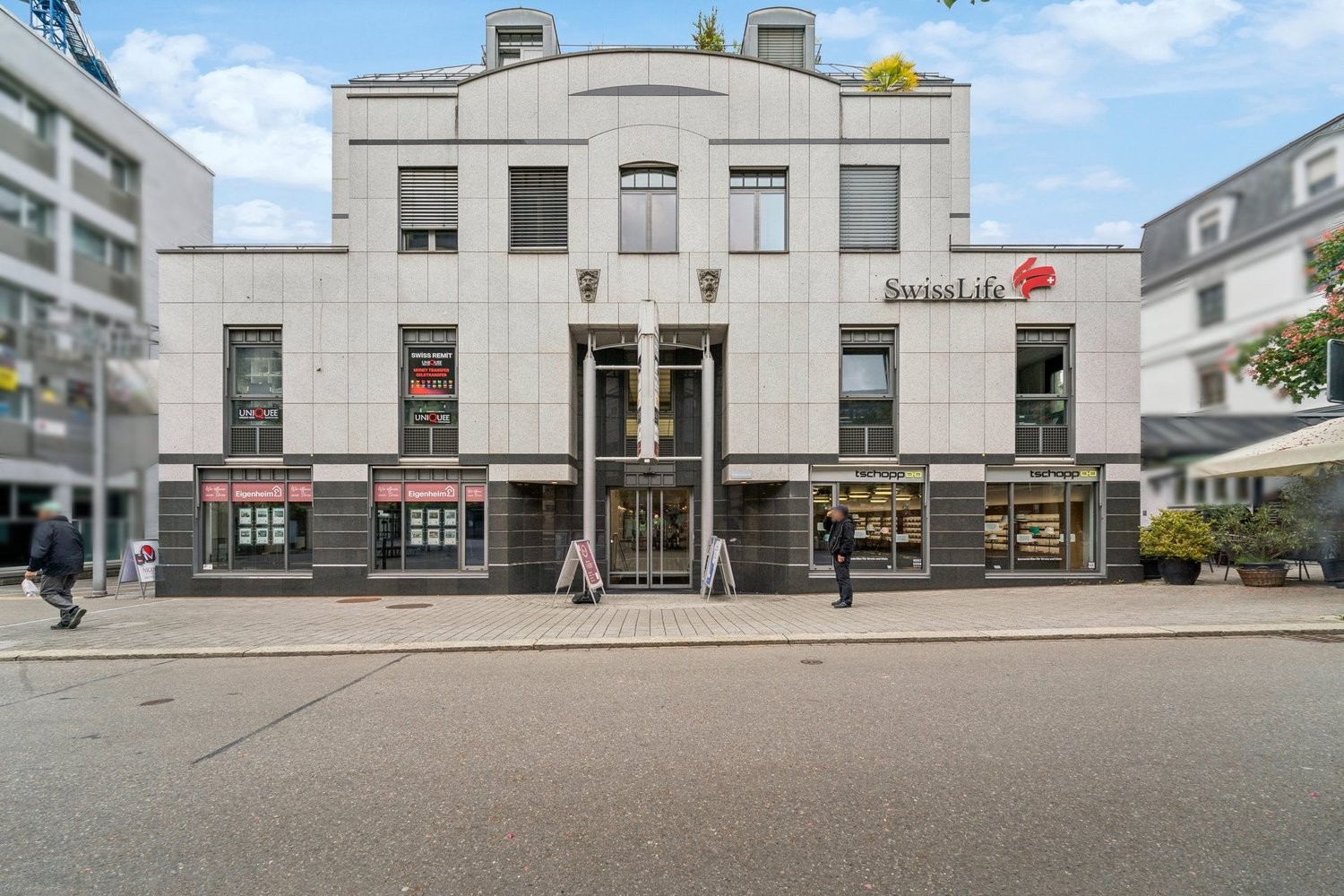 47m² shop, photo 1 of 5