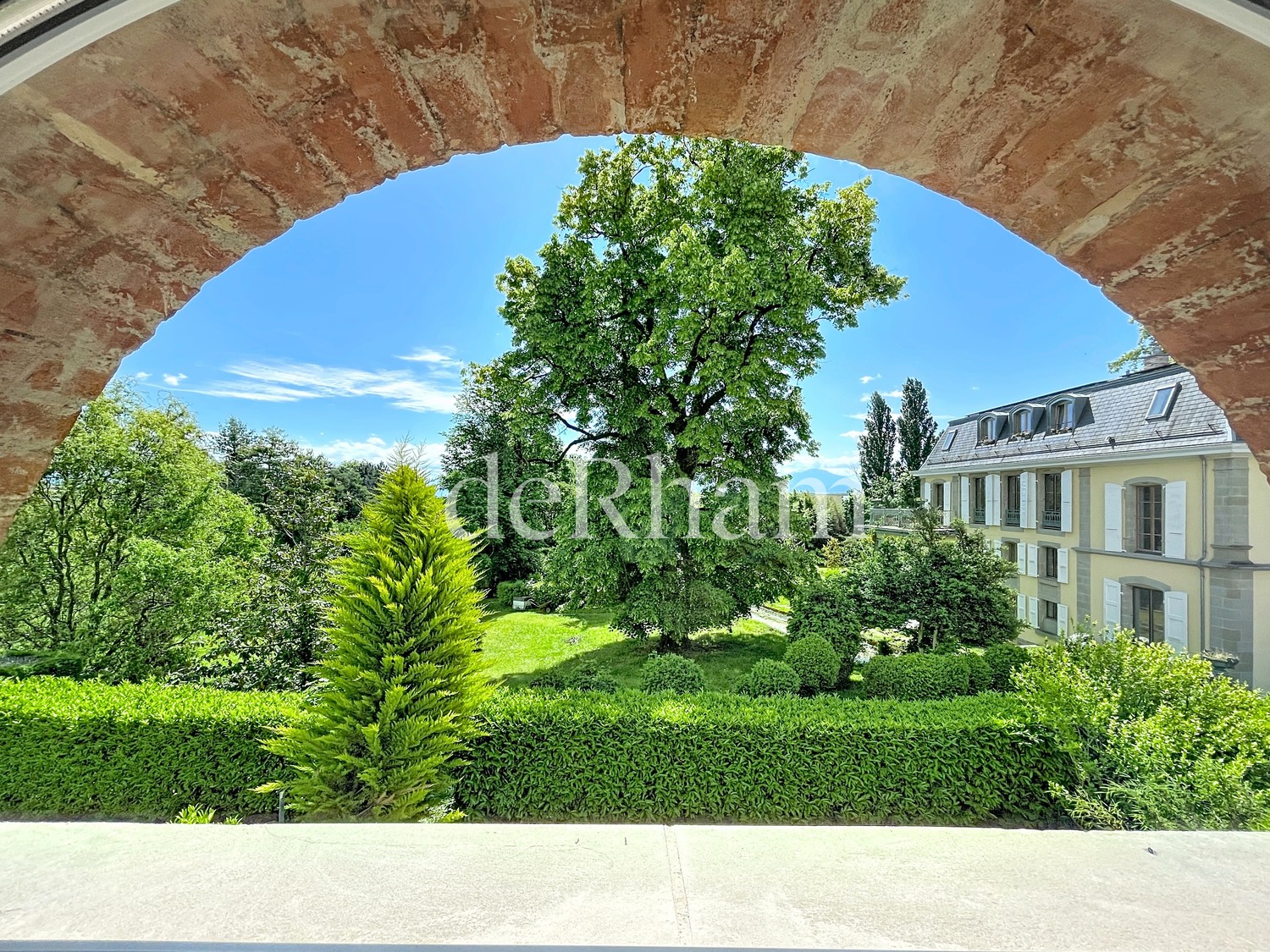 8 ½ rooms apartment