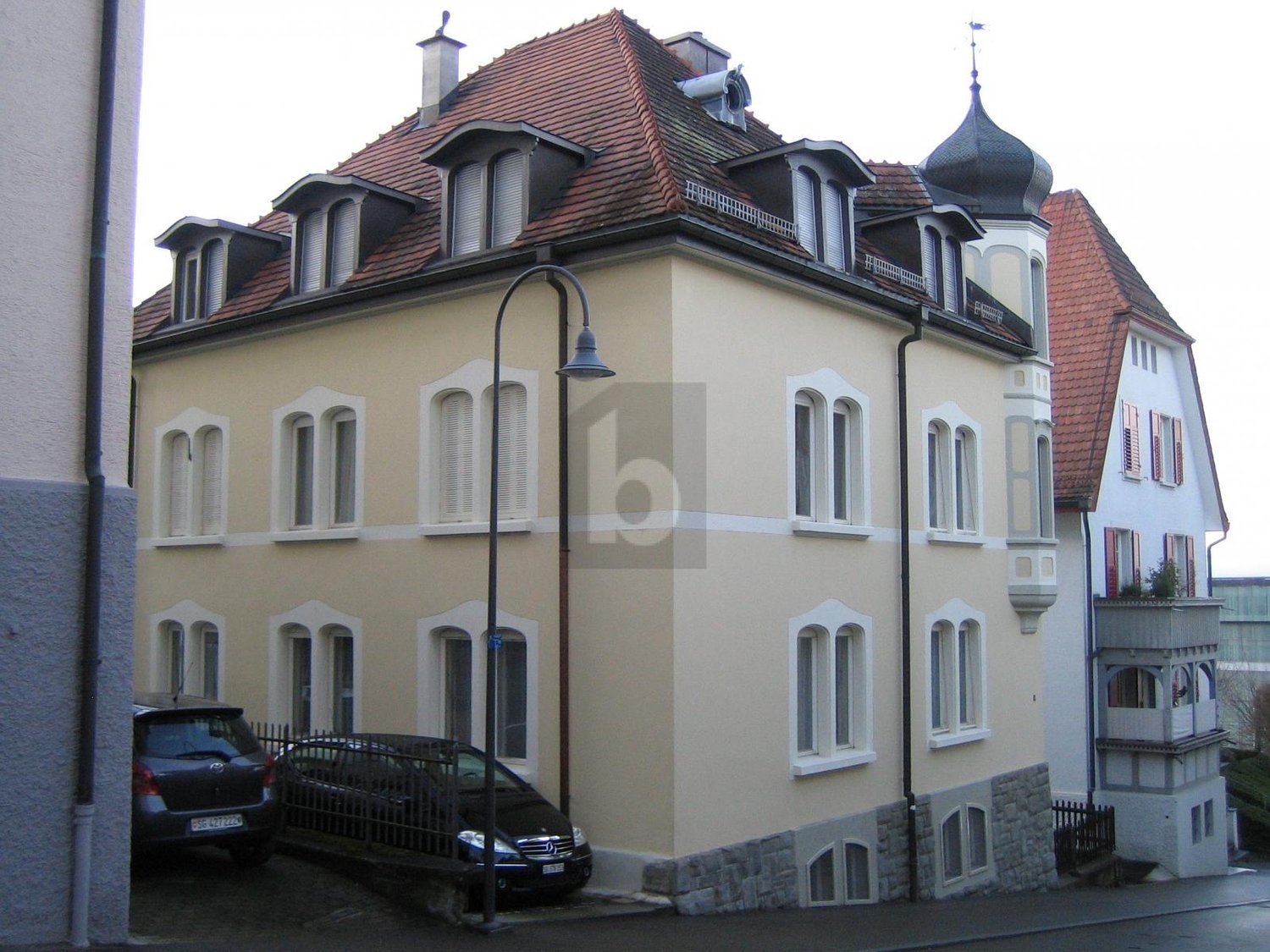 12 rooms multi family house, photo 1 of 4