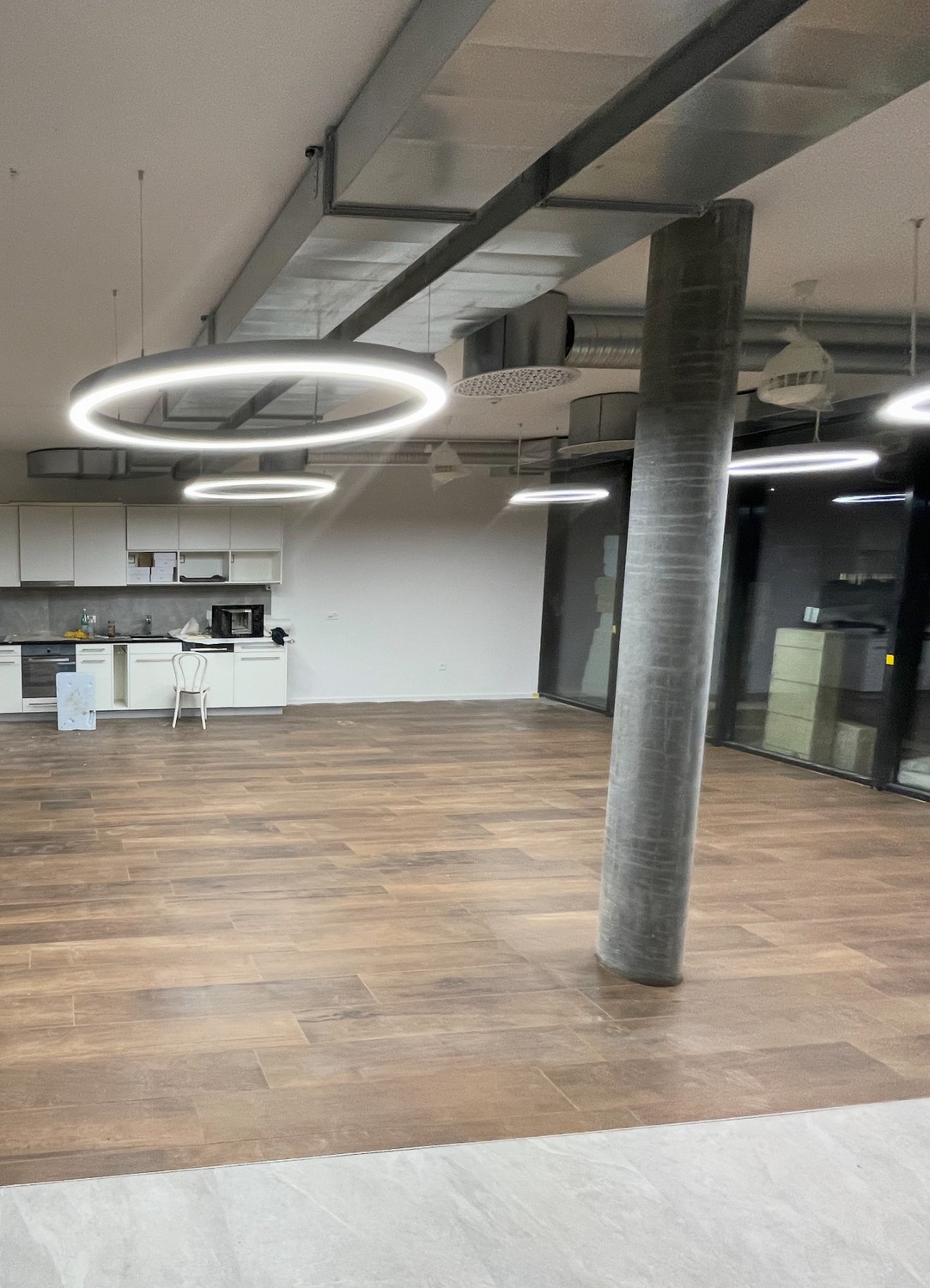 524m² office