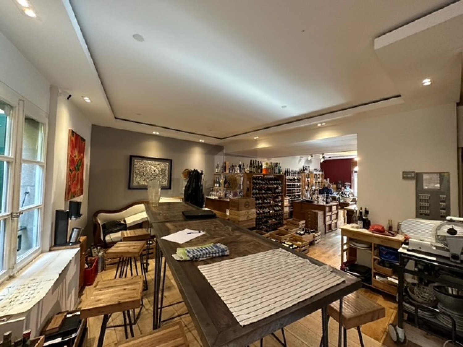 106m² shop, photo 2 of 3