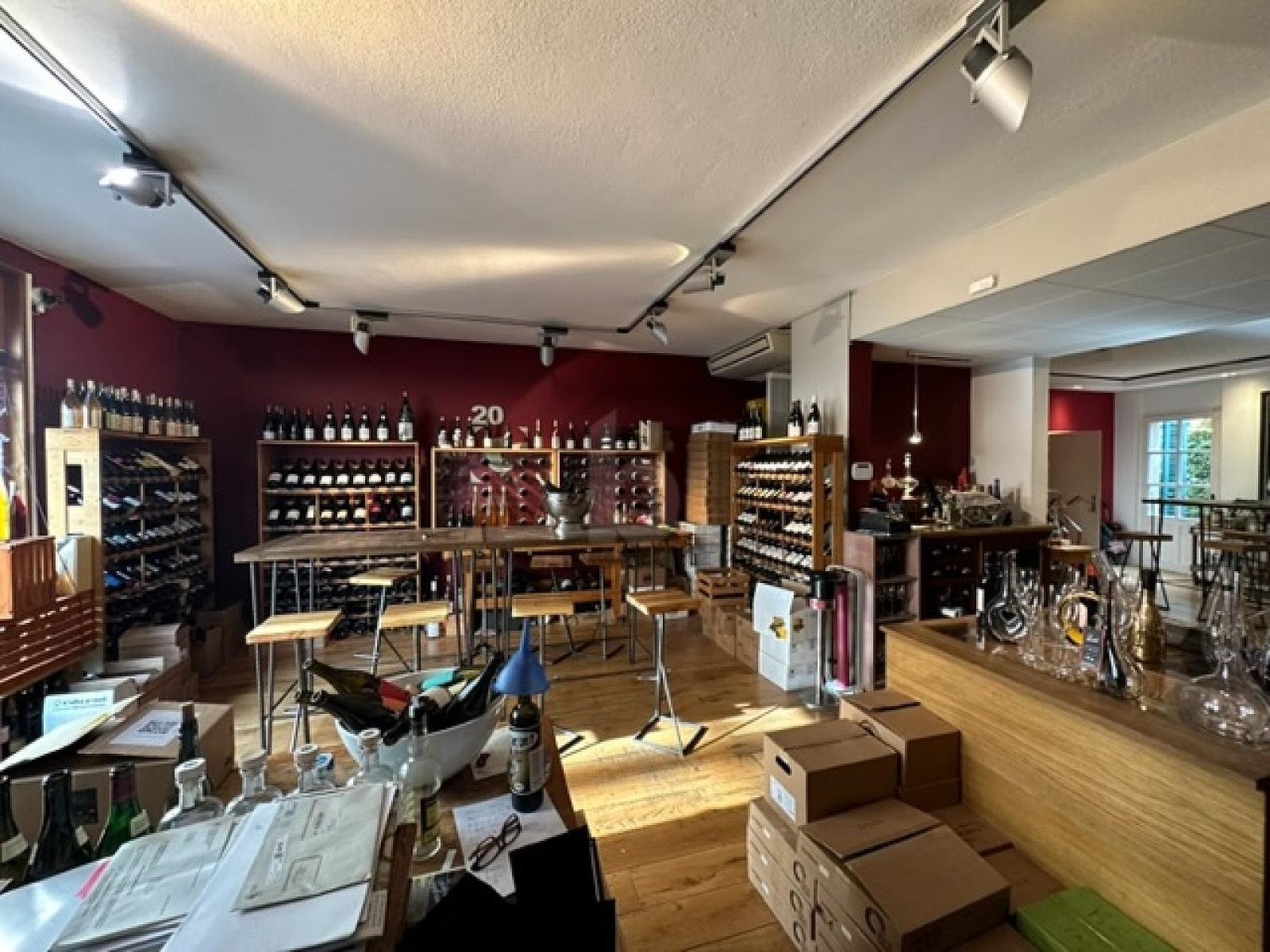 106m² shop, photo 1 of 3