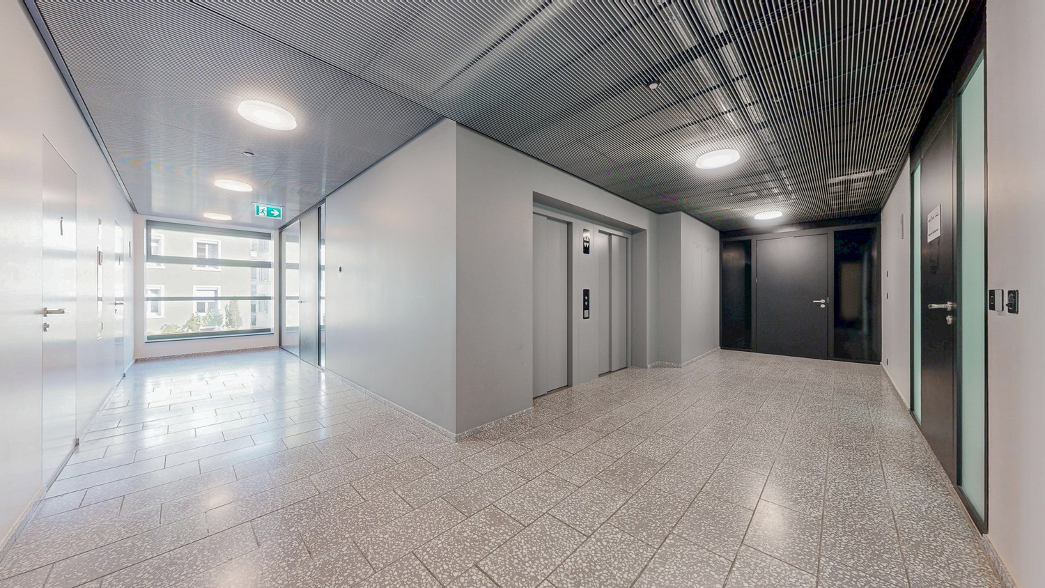 670m² office, photo 3 of 10