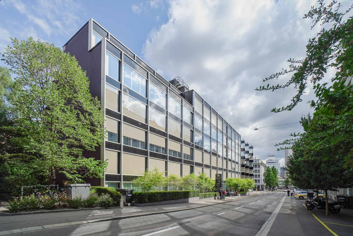 670m² office, photo 2 of 10