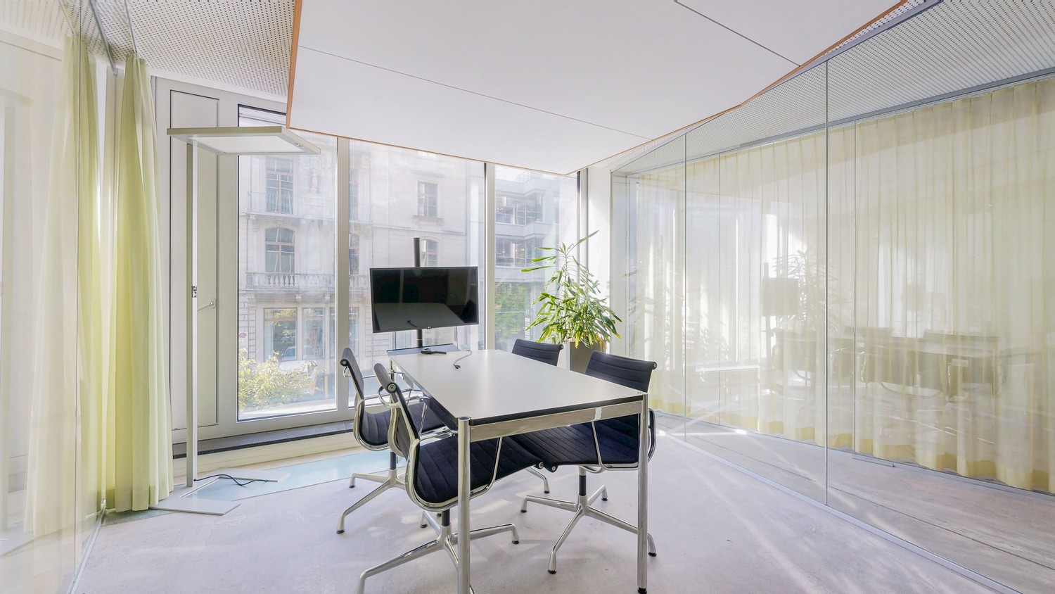 670m² office, photo 6 of 10
